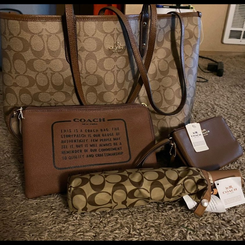 [Nwt] Vintage Coach Tote, Wallet, And Umbrella Set